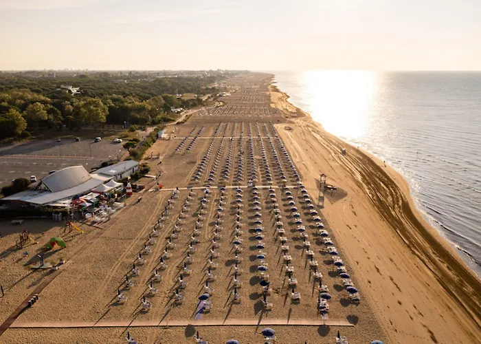 Adorable With Balcony - Beahost